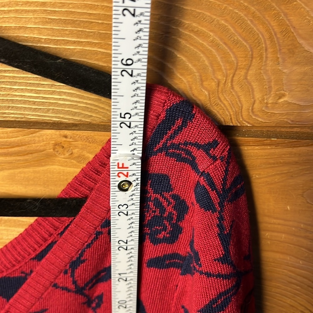 modcloth x Colectif Women’s sweater Med Deep V‎ Neck scoop back Red Blue Floral - Picture 3 of 9